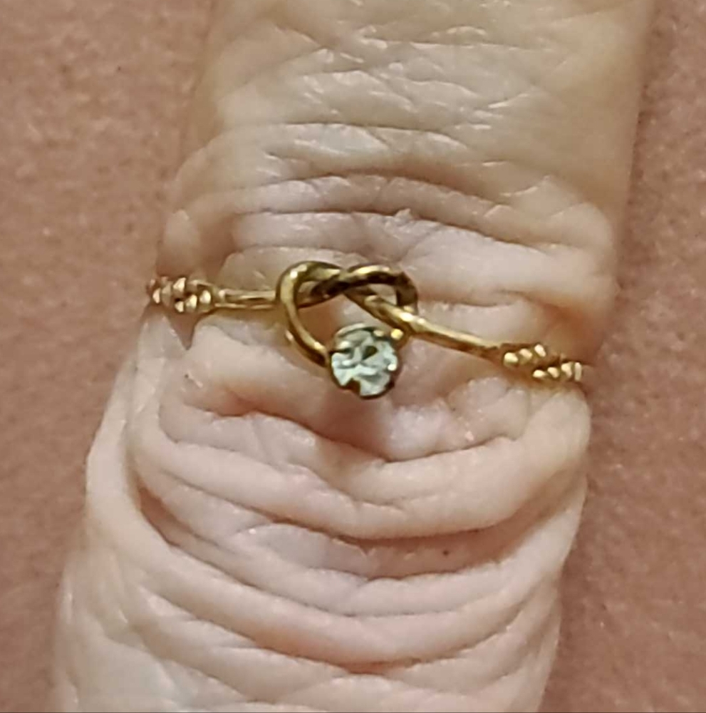 Gold tone wire heart rin